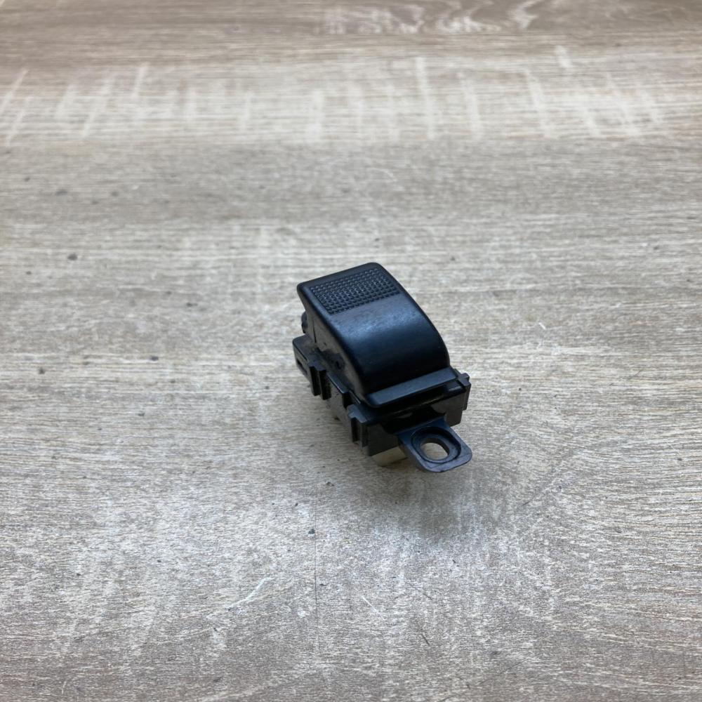 358 2K04   Electric window control switch Mazda 6