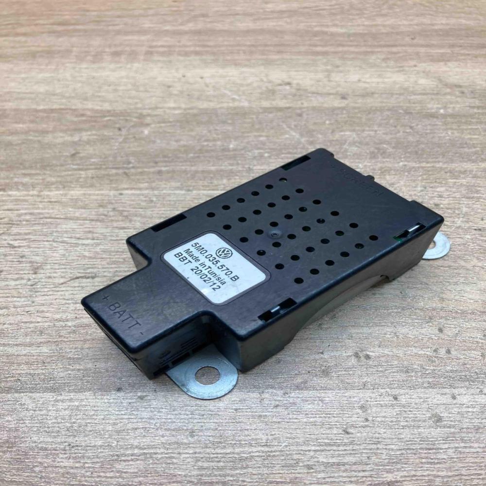 5M0035570B   Aerial antenna amplifier Volkswagen Golf VI
