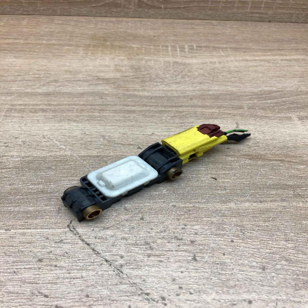 8E0959643B 600835 170706  Airbag deployment crash/impact sensor Audi A4 S4 B7 8E