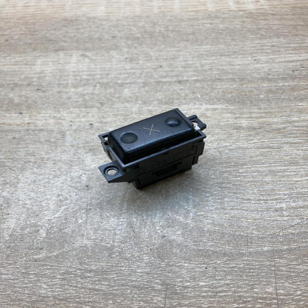 222 ITALIA   Electric window control switch Renault 5