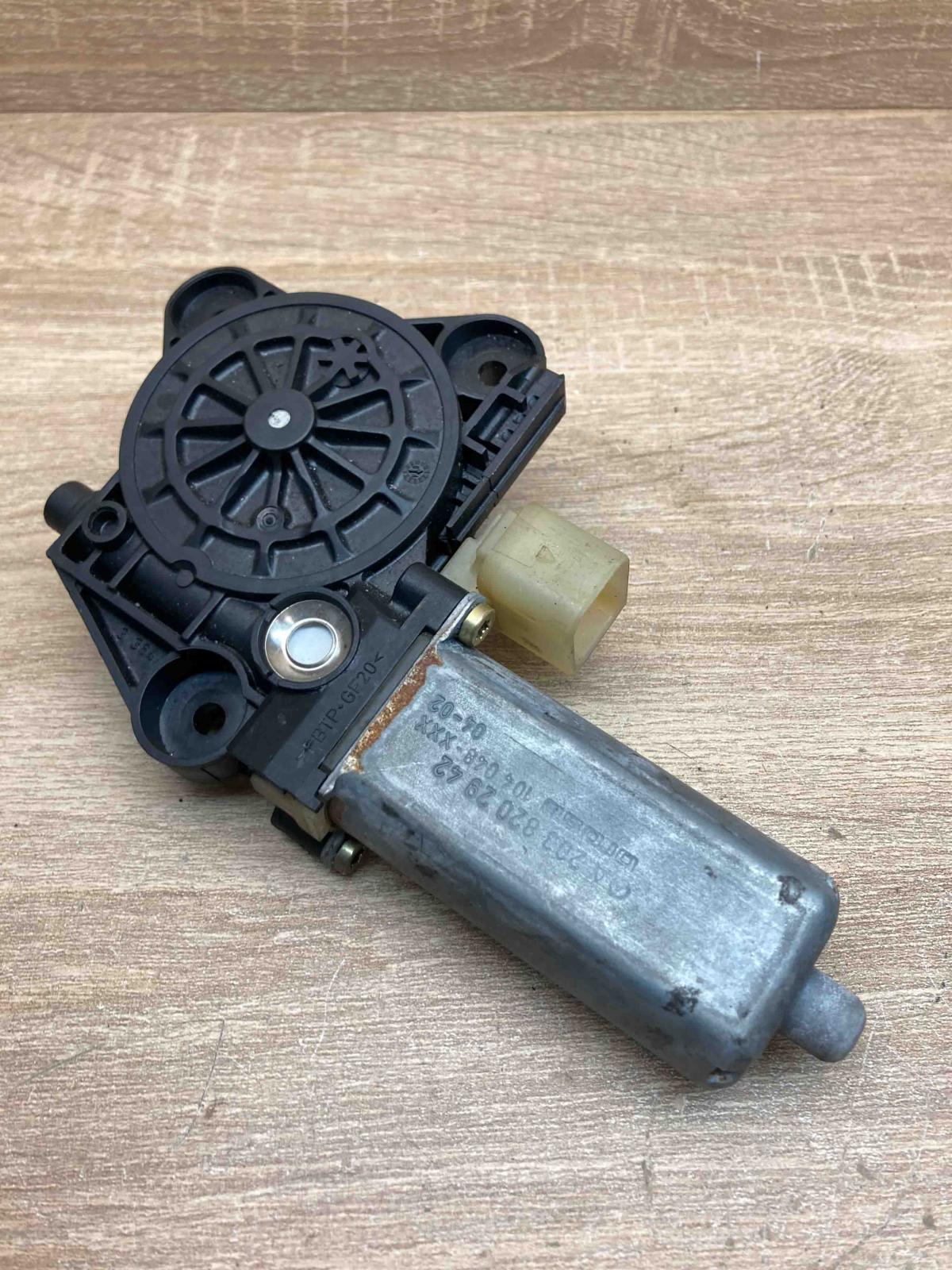A2038202942 A2037300946  Rear door window regulator motor Mercedes-Benz C W203
