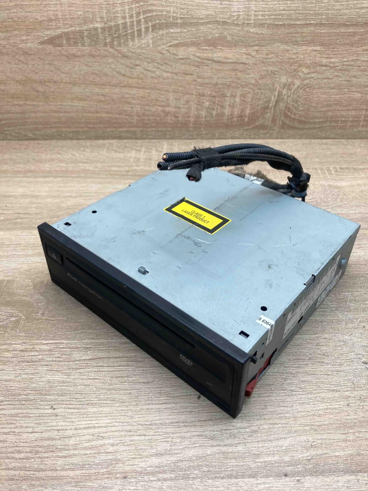 4E0910887Q 4E0919887D  Navigation unit CD/DVD player Audi A8 S8 D3 4E