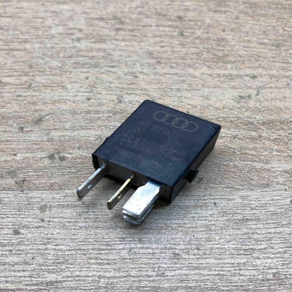 4H0951253C V23374 A1001 X010 SN7 Other relay Volkswagen PASSAT B7