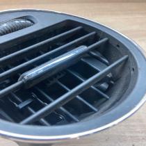 A2198300154   Dashboard side air vent grill/cover trim Mercedes-Benz CLS C219