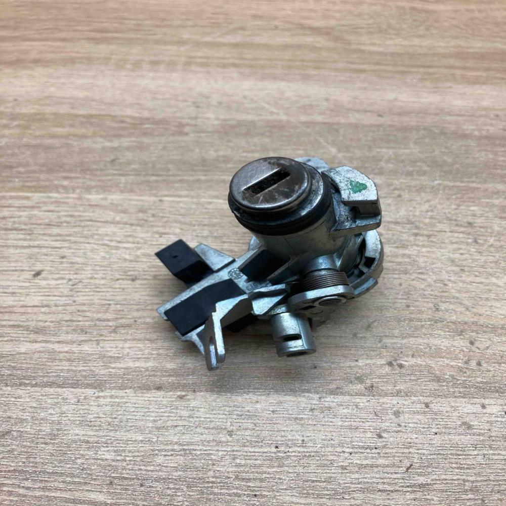 8E0827573  A4 Tailgate exterior lock Audi A4 S4 B7 8E 8H