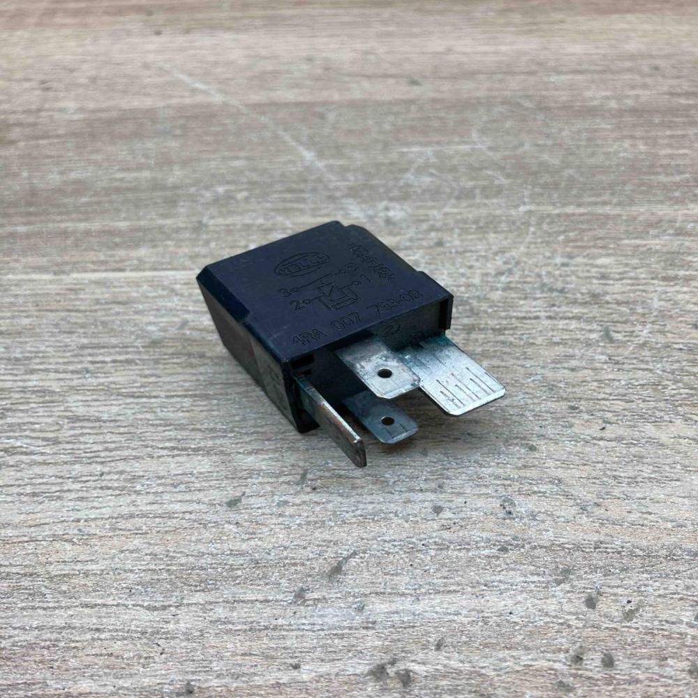 7M0951253A  100 Other relay Volkswagen Golf IV