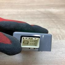 89740 05010 61B377 000  Door control unit/module Toyota Avensis T270
