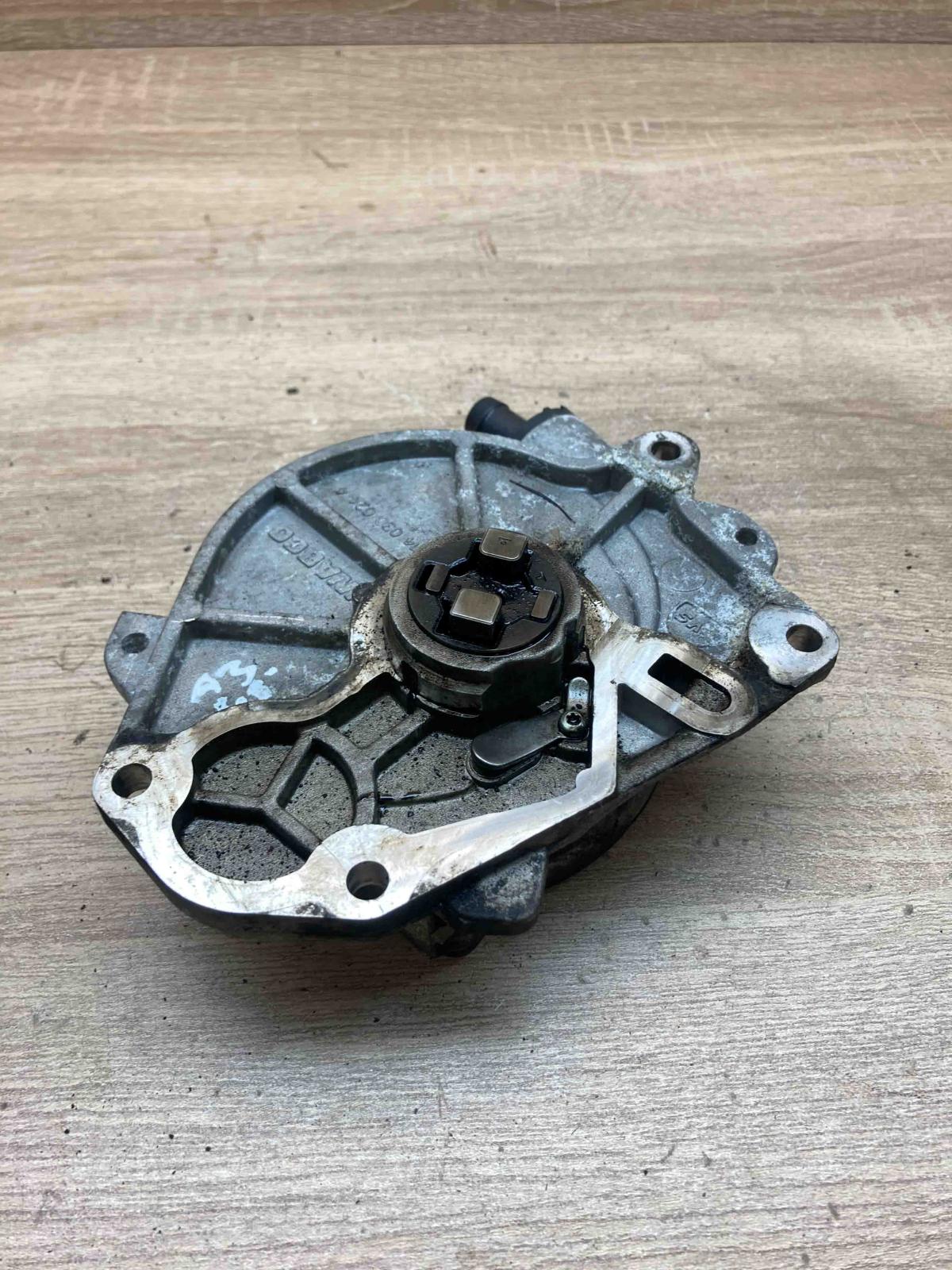 03L145100B 9140300060  Vacuum pump Volkswagen Golf VI