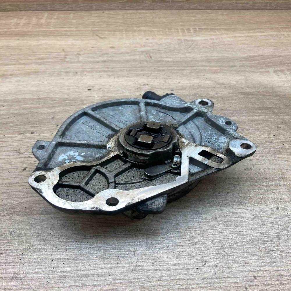 03L145100B 9140300060  Vacuum pump Volkswagen Golf VI