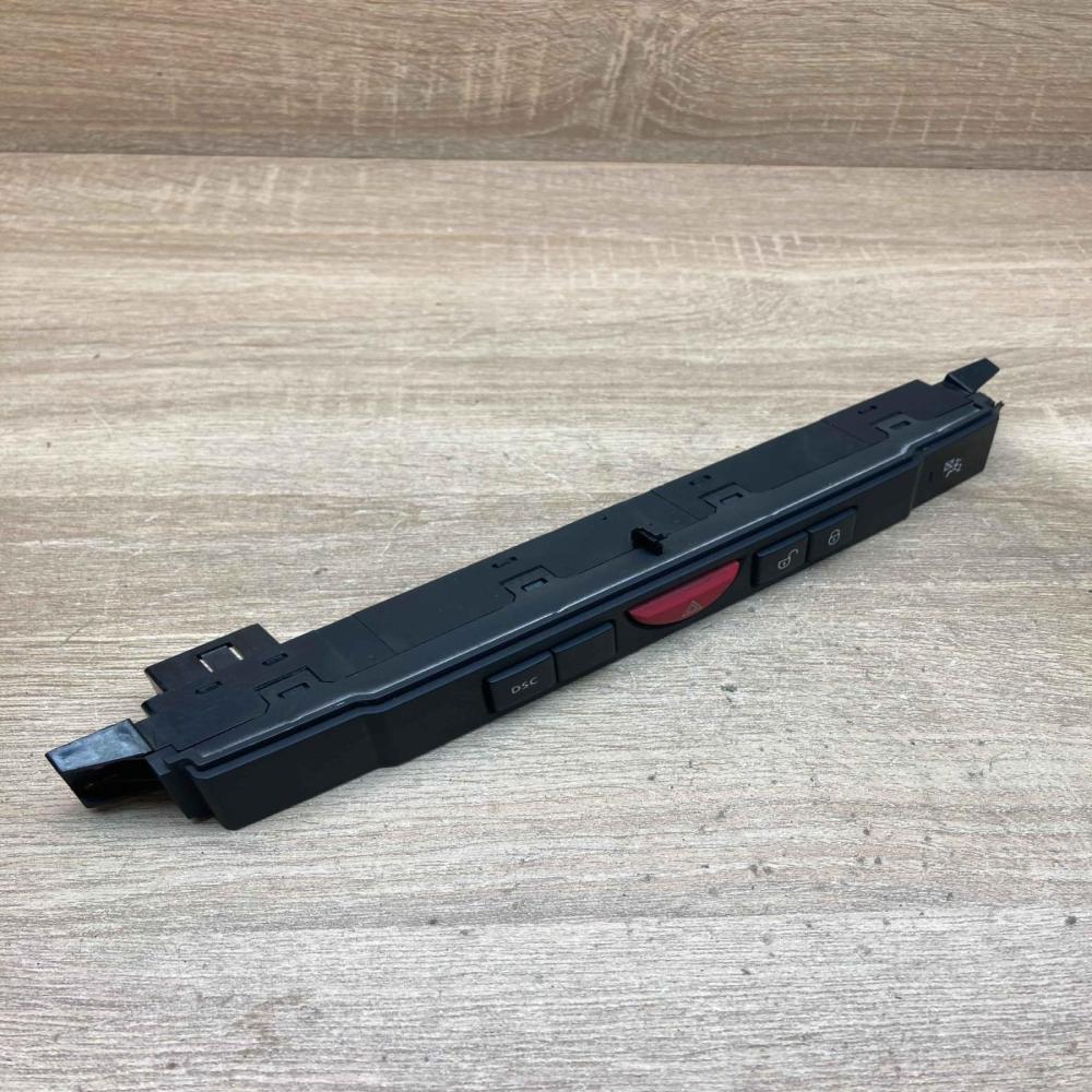 8H32 13D734 AA 070608 1  Hazard light switch Land Rover Range Rover Sport L320