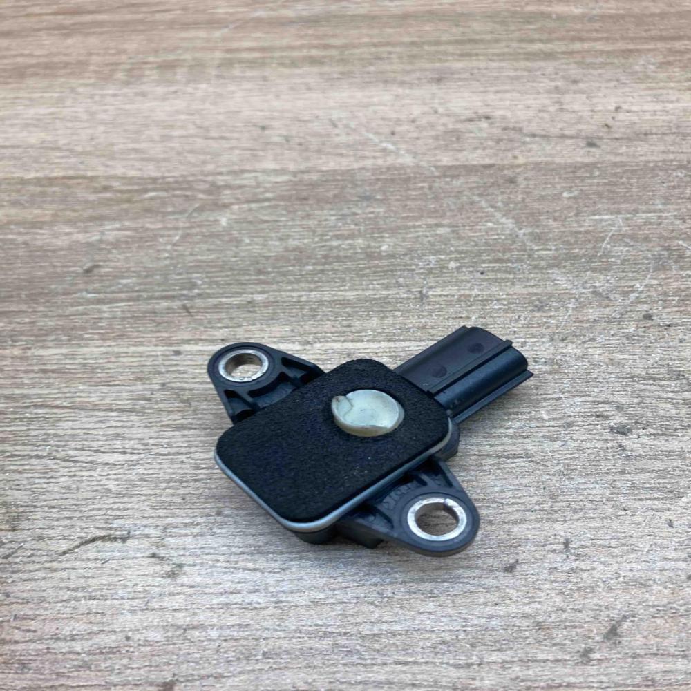 8P0955557 019739 RB4 Airbag deployment crash/impact sensor Audi A3 S3 8P