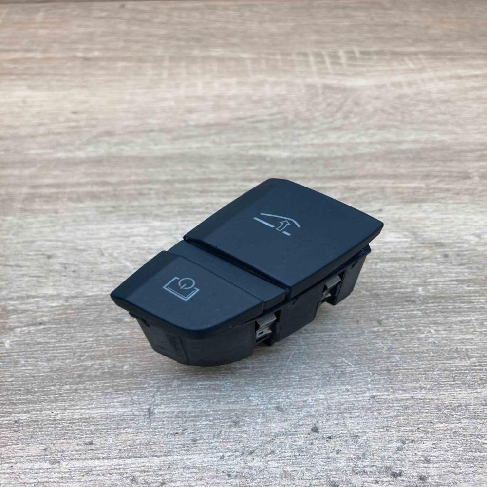 4L2927227   Glove box opening button Audi Q7 4L