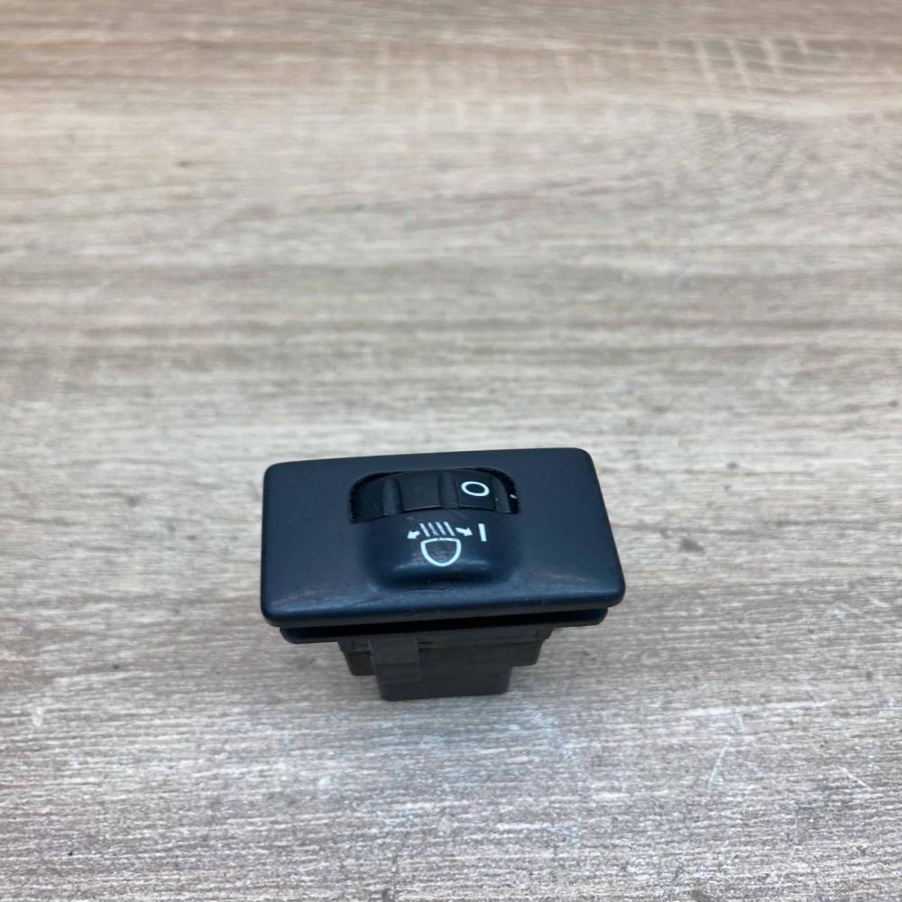 8415202040  0180 Headlight level height control switch Toyota Avensis T250