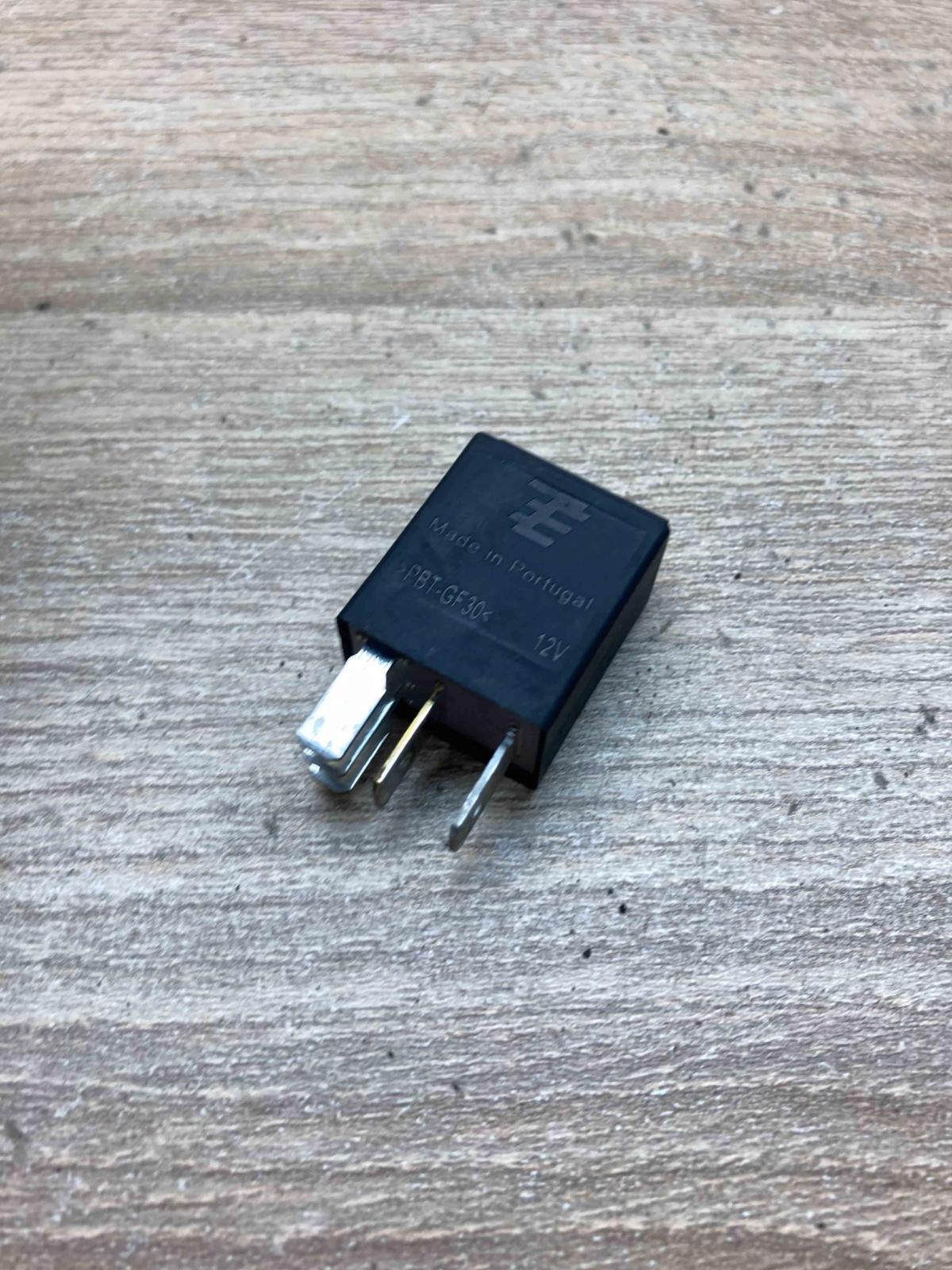 7M0951253C 95VW10K705EA  Other relay Audi A6 S6 C6 4F