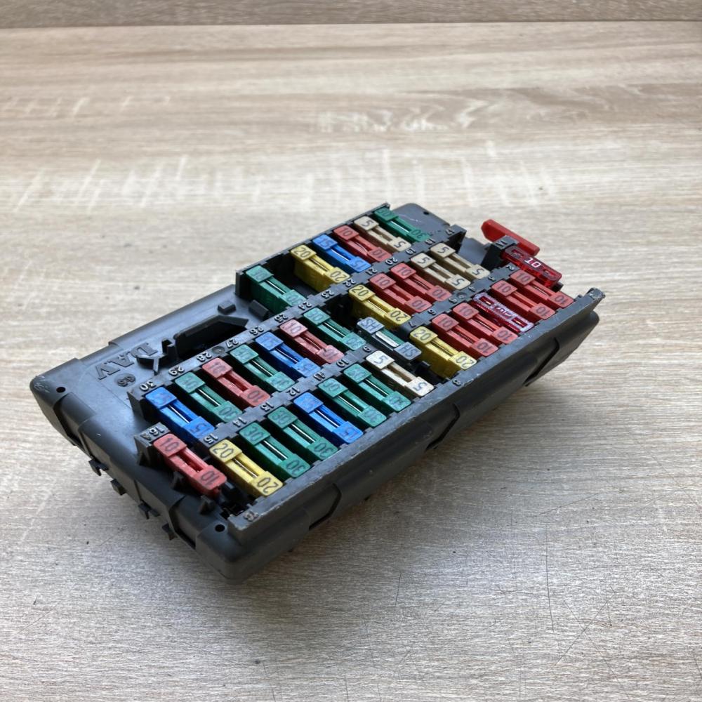 9459288180   Fuse module Peugeot 406