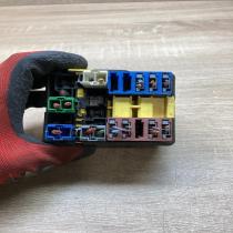 9608173180   Fuse module Peugeot 406