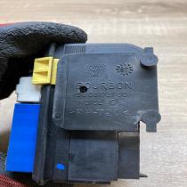 9608173180   Fuse module Peugeot 406