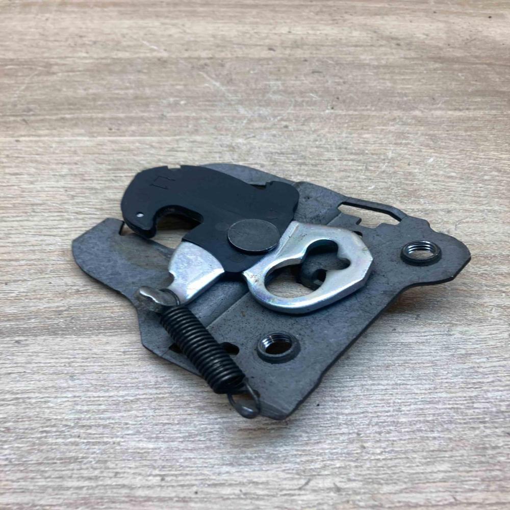 7142261 9165861  Seat back rest lock catch BMW 3 E90 E91