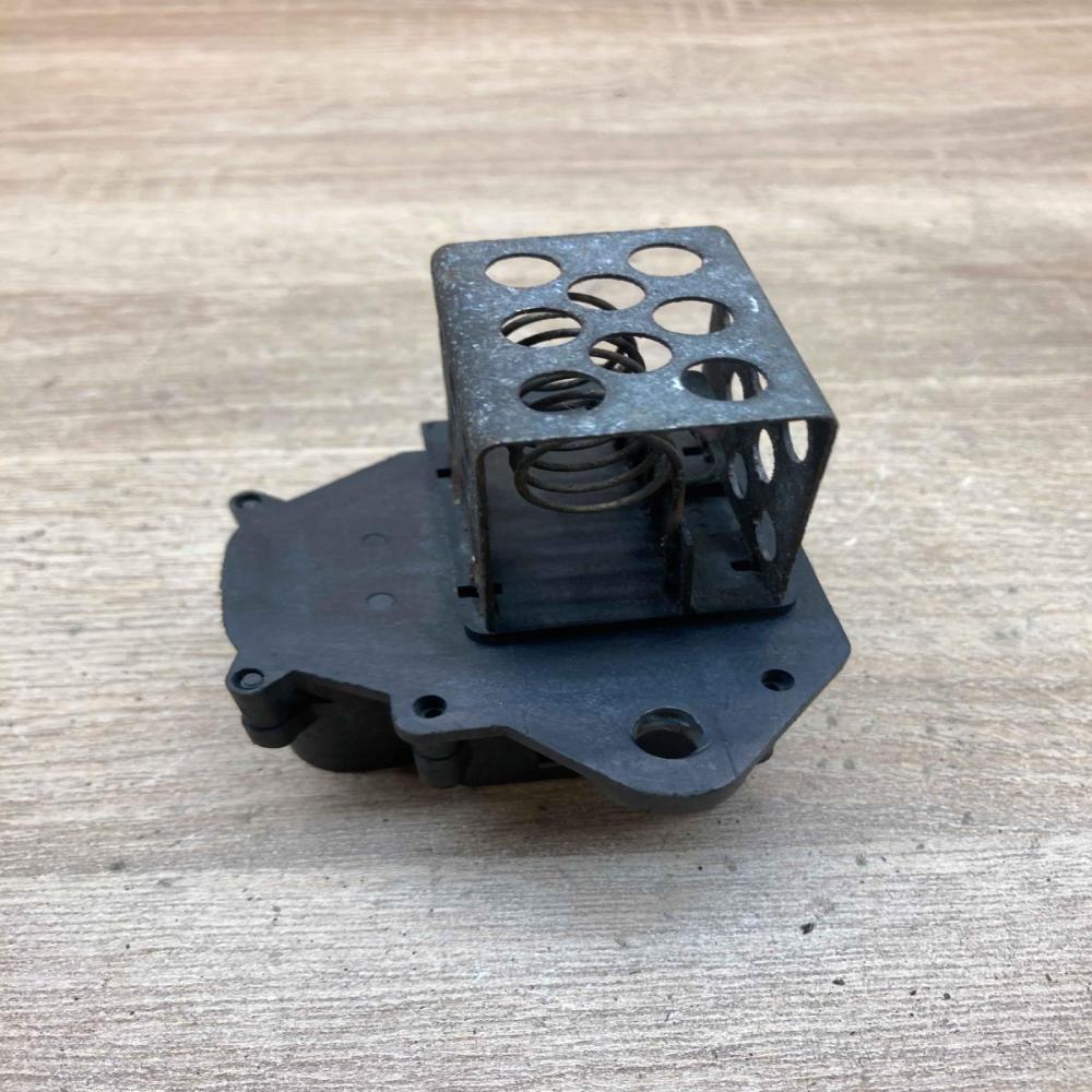 9658508980 8241005  Heater blower motor/fan resistor Peugeot Partner