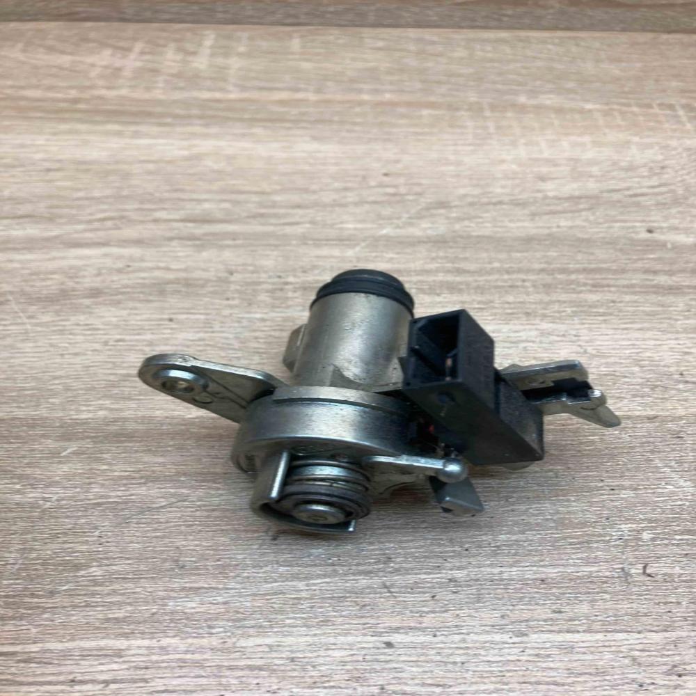 8E0827573   Tailgate exterior lock Audi A4 S4 B7 8E 8H