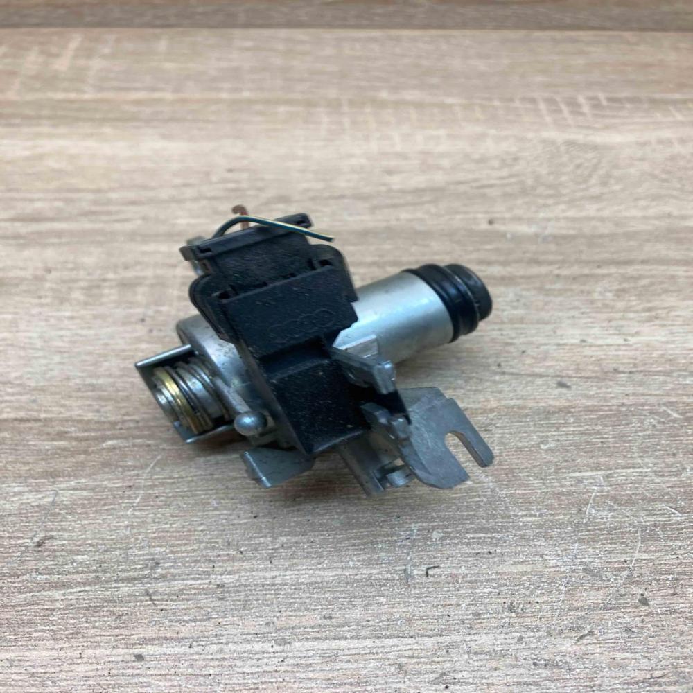 8E0827573   Tailgate exterior lock Audi A6 S6 C6 4F