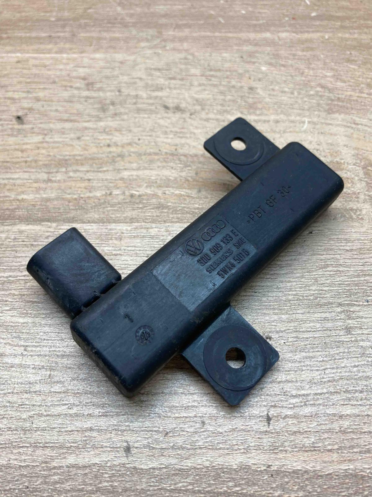 3D0909133E 5WK45016  Keyless system antenna Volkswagen Touareg I