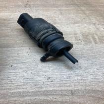 1J5955651  VD4 Windscreen/windshield washer pump Audi A6 S6 C5 4B