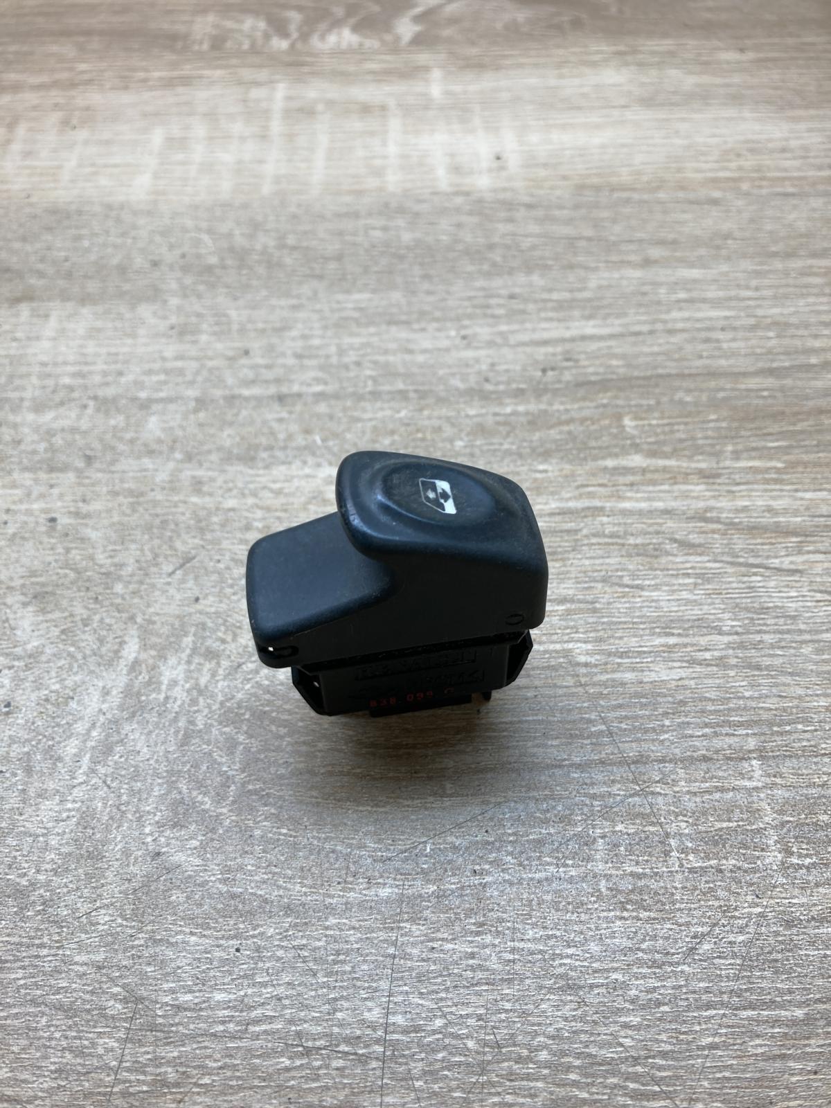 838099G   Electric window control switch Renault Scenic I