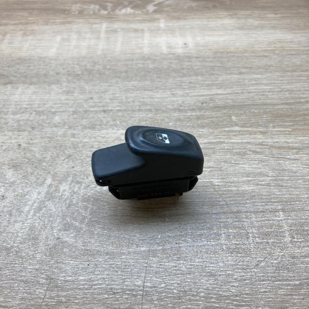 838099G   Electric window control switch Renault Scenic I