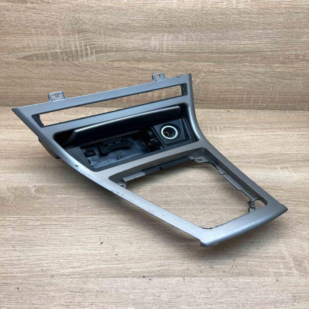 3411706 3411798  Car ashtray BMW X3 E83