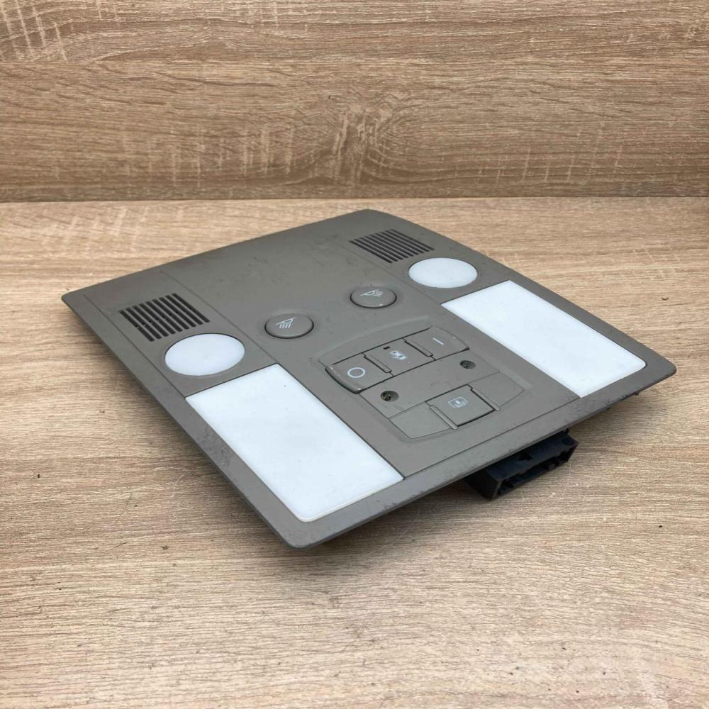 4E0947111AB   Front seat light Audi A8 S8 D3 4E