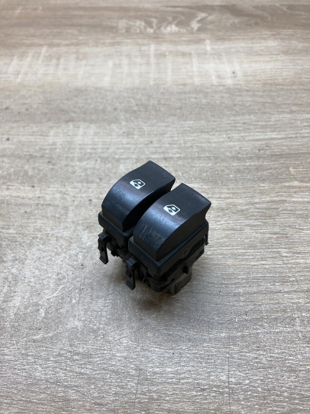 Renault driver window switch   Electric window control switch Renault Laguna I