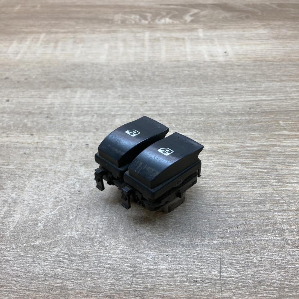 Renault driver window switch   Electric window control switch Renault Laguna I