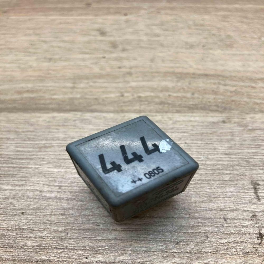 1J0927841  444 Other relay Audi Q7 4L