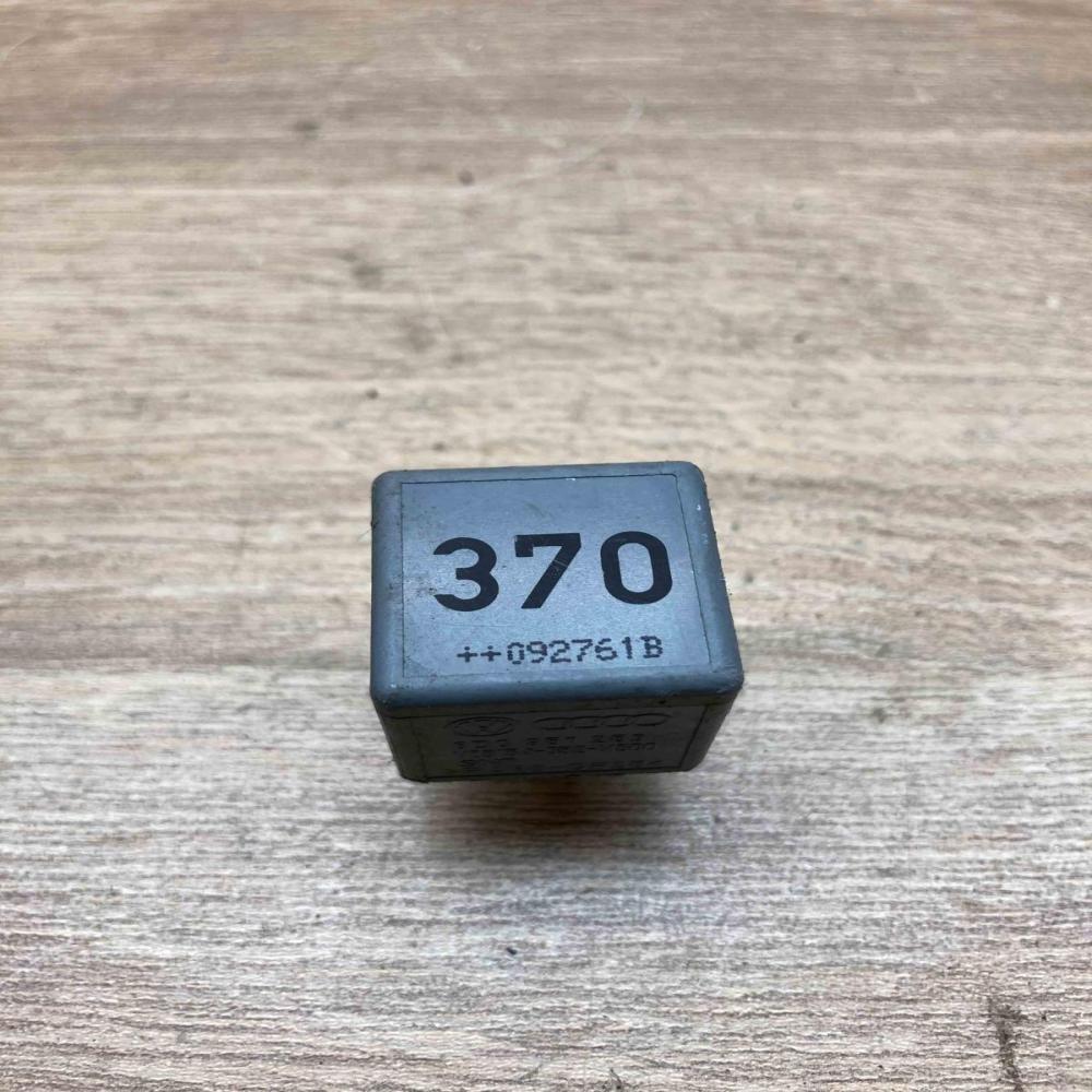 8D0951253 V23134 J52 X300 370 Other relay Audi A6 S6 C6 4F