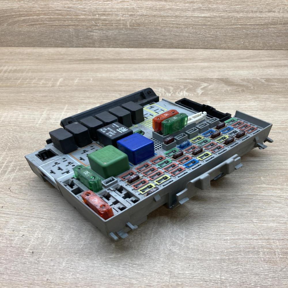 24412497   Fuse module Opel Zafira A