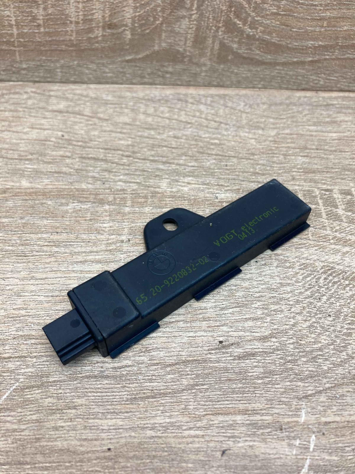 9220832 0413  Keyless system antenna BMW 1 F20 F21