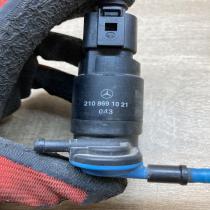 2108691021   Windscreen/windshield washer pump Mercedes-Benz E W210
