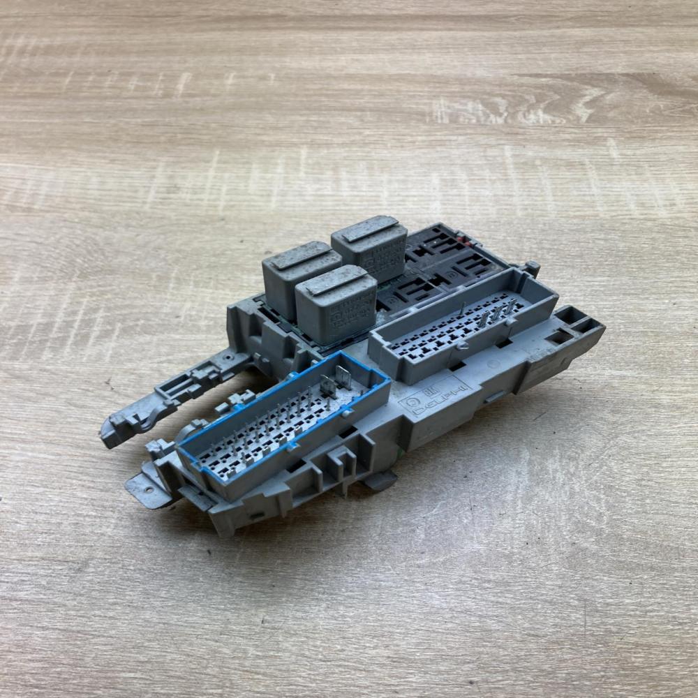 09115146 13100504  Fuse module Opel Vectra C