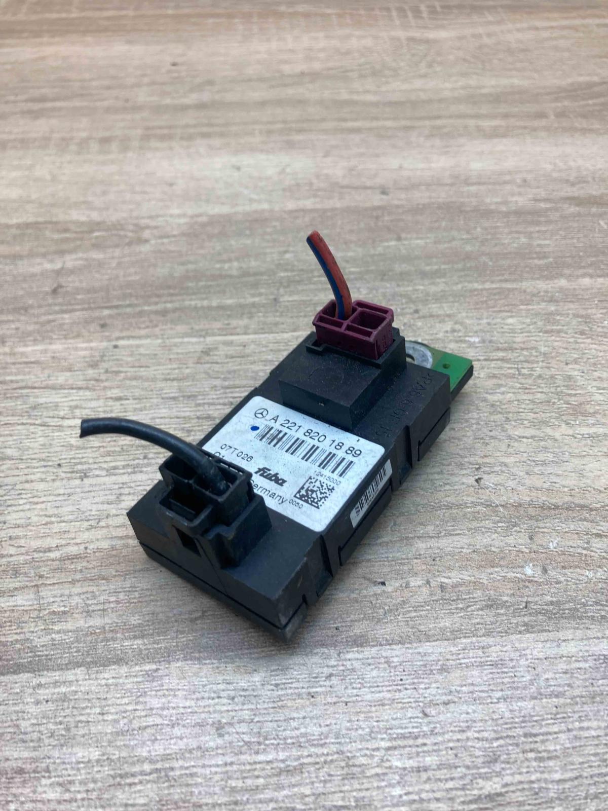 A2118201889 ZGS002  Antenna control unit Mercedes-Benz E W211