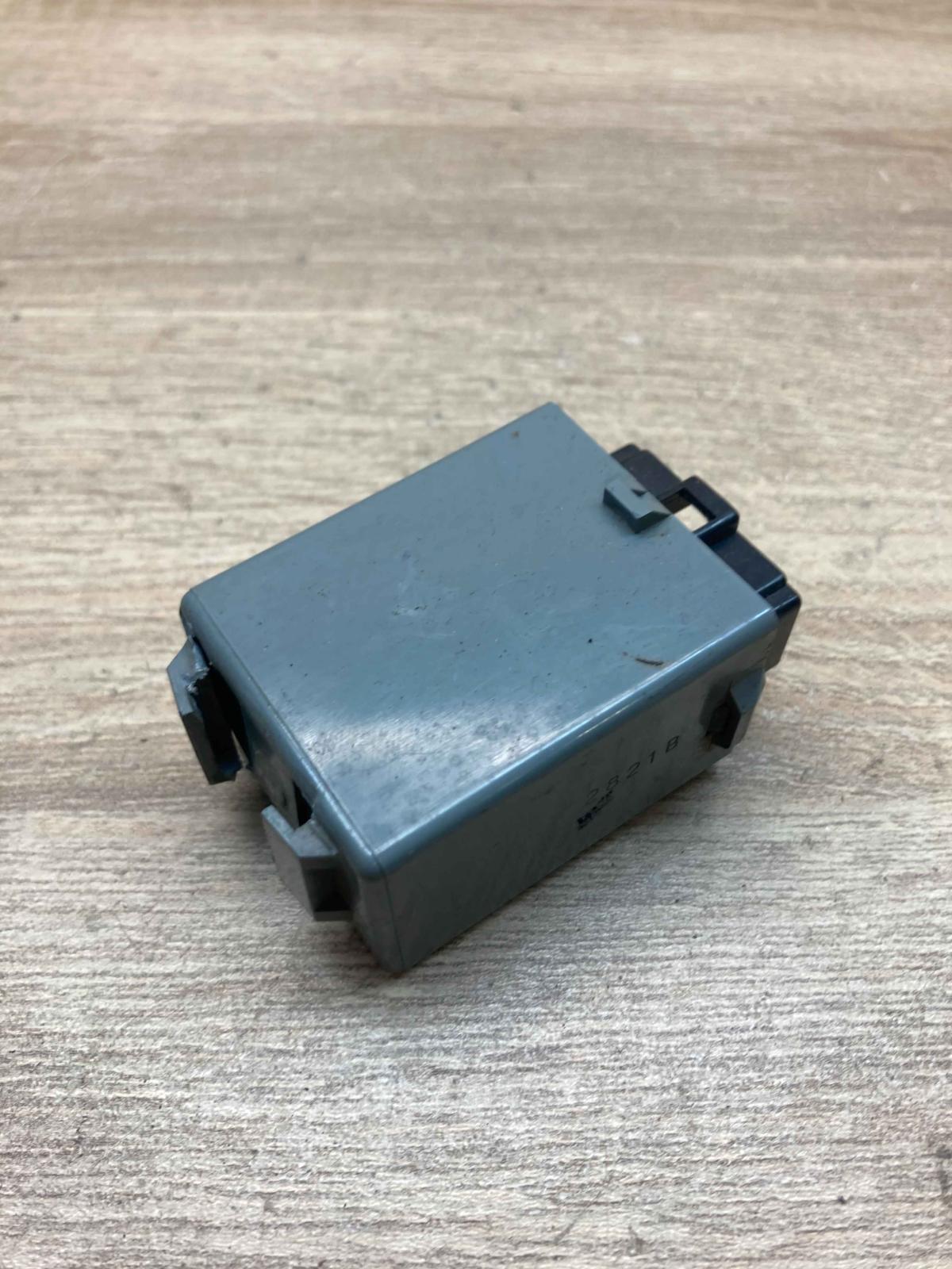 8 94376 088 0 IS 4212  Window wiper relay Isuzu Trooper