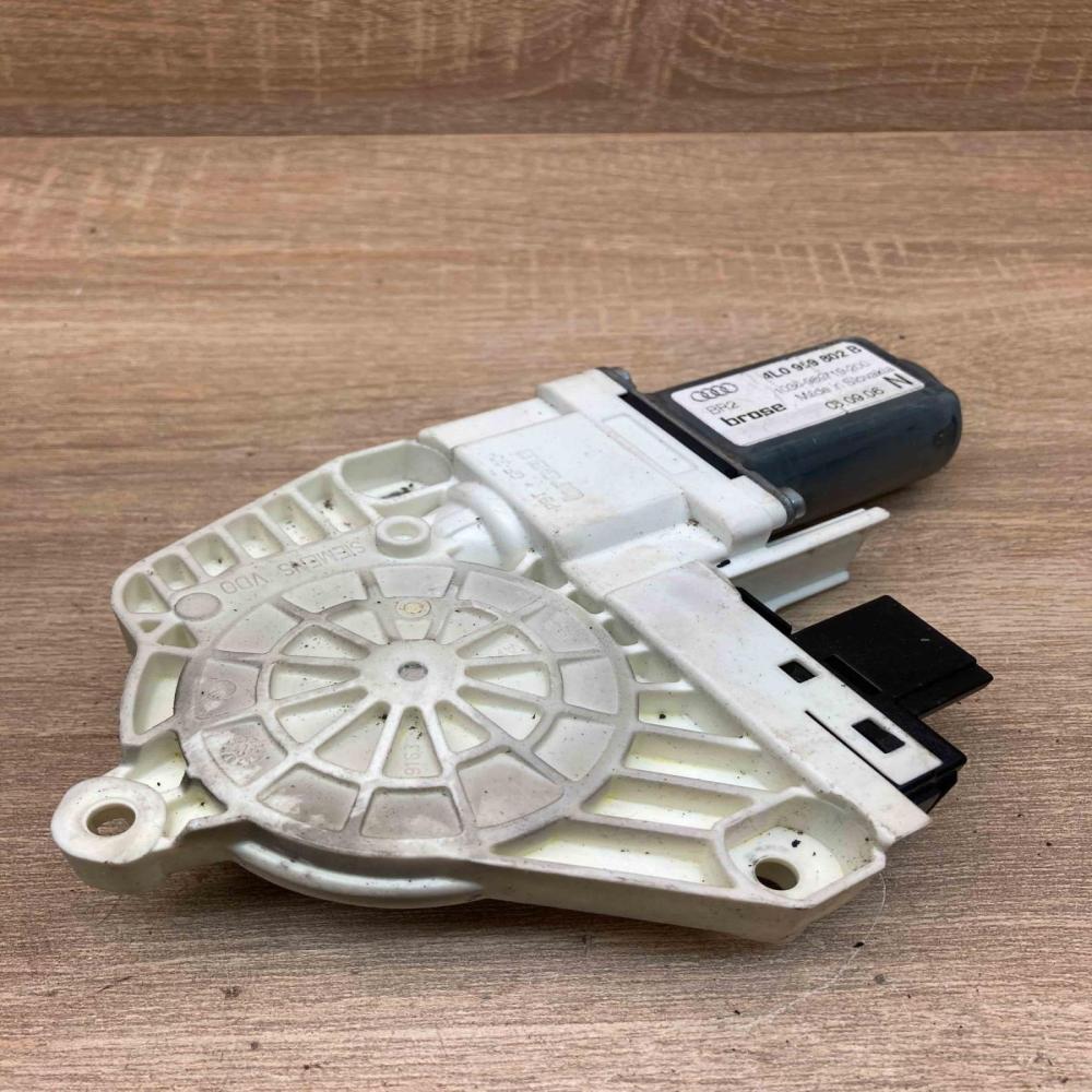 4L0959802B 1036989719 N Front door window regulator motor Audi Q7 4L