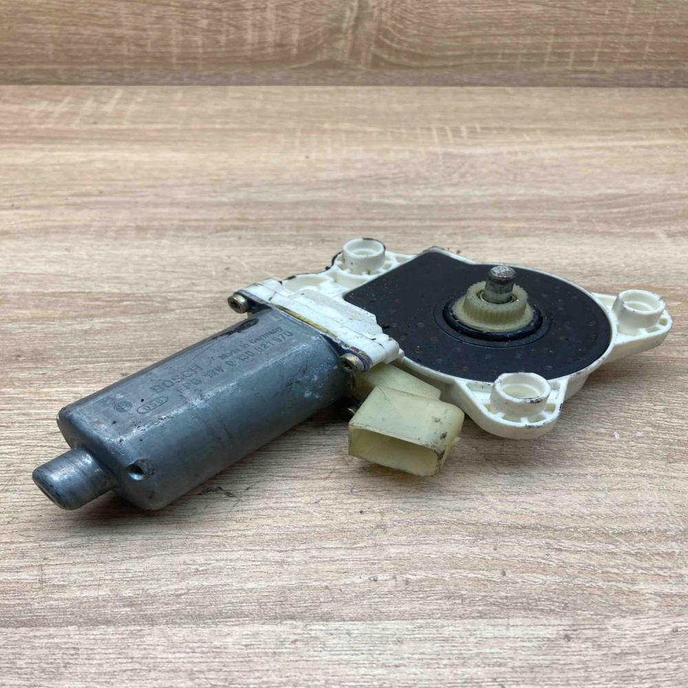 A2118202942 0130821970  Front door window regulator motor Mercedes-Benz E W211