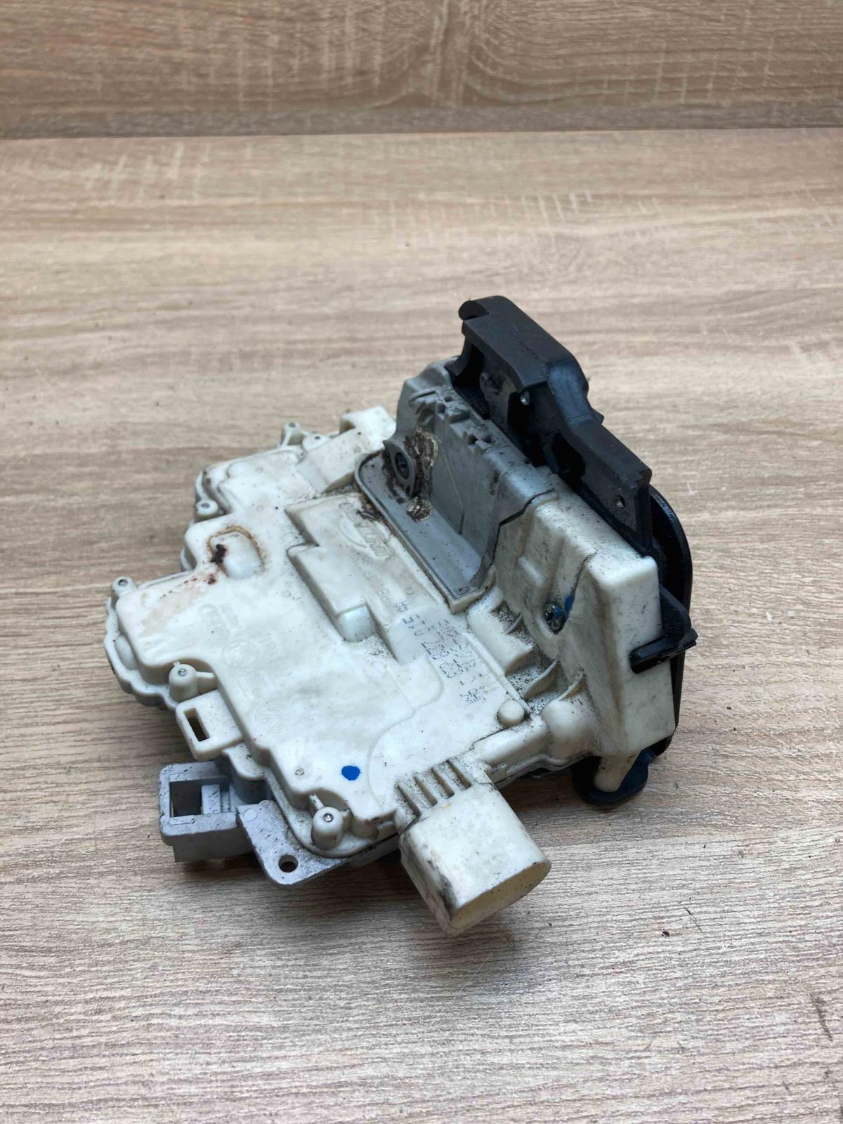 8E2837015AA   Front door lock Audi A4 S4 B7 8E 8H