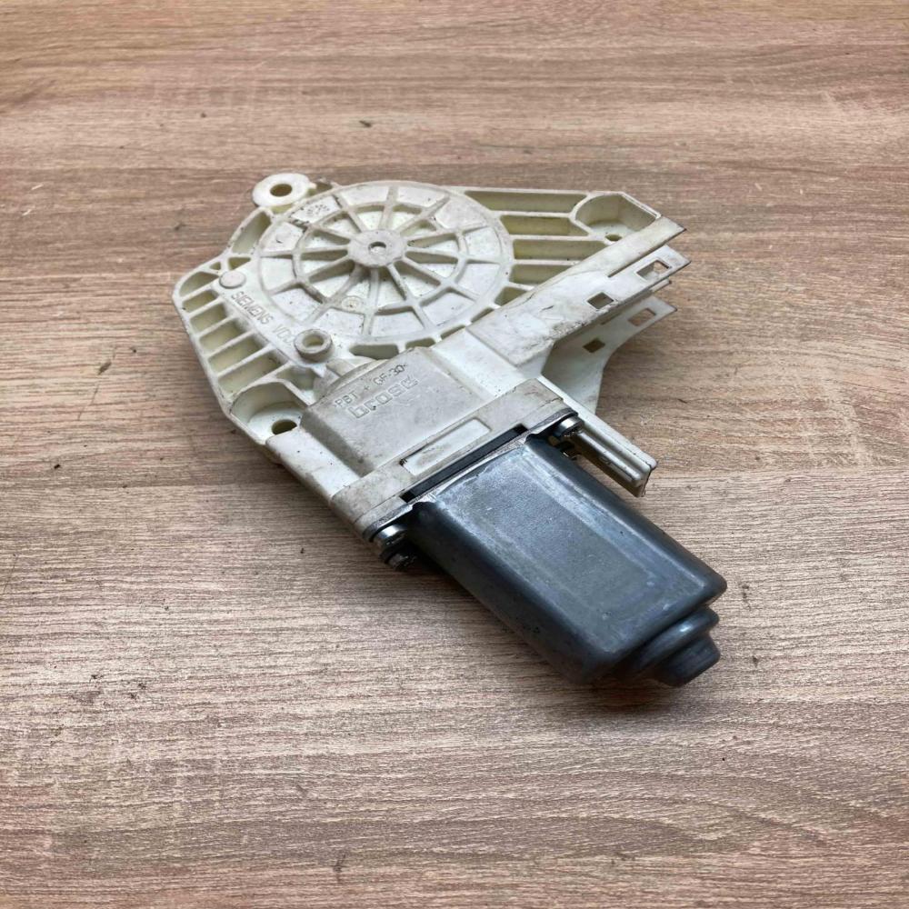 0536010002 06303 310  Rear door window regulator motor Land Rover Range Rover Sp