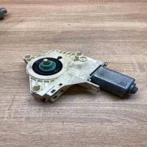 0536010002 06303 310  Rear door window regulator motor Land Rover Range Rover Sp