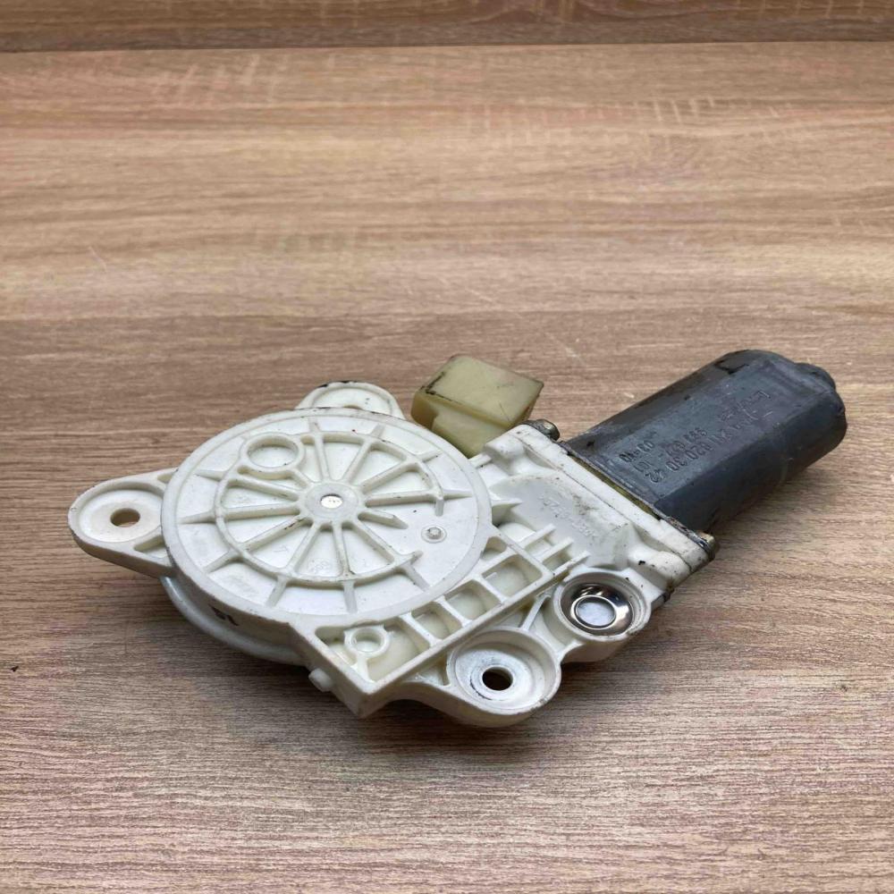 A2118203042 993627 101  Front door window regulator motor Mercedes-Benz E W211