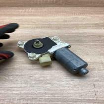 A2118203042 993627 101  Front door window regulator motor Mercedes-Benz E W211