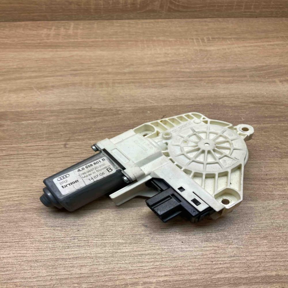4L0959801B 1036989720 B Rear door window regulator motor Audi Q7 4L
