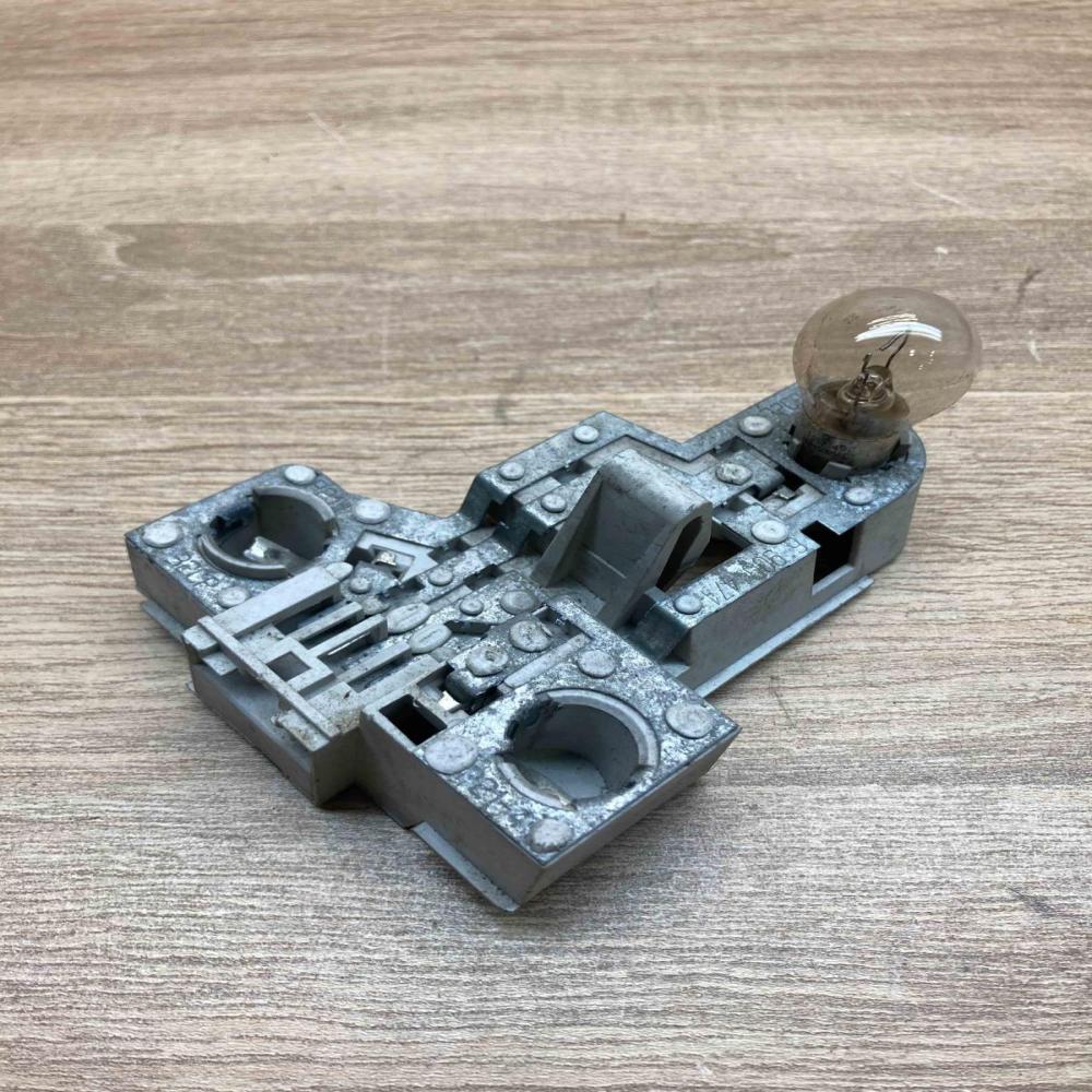 6900471   Tail light bulb cover holder BMW 3 E46